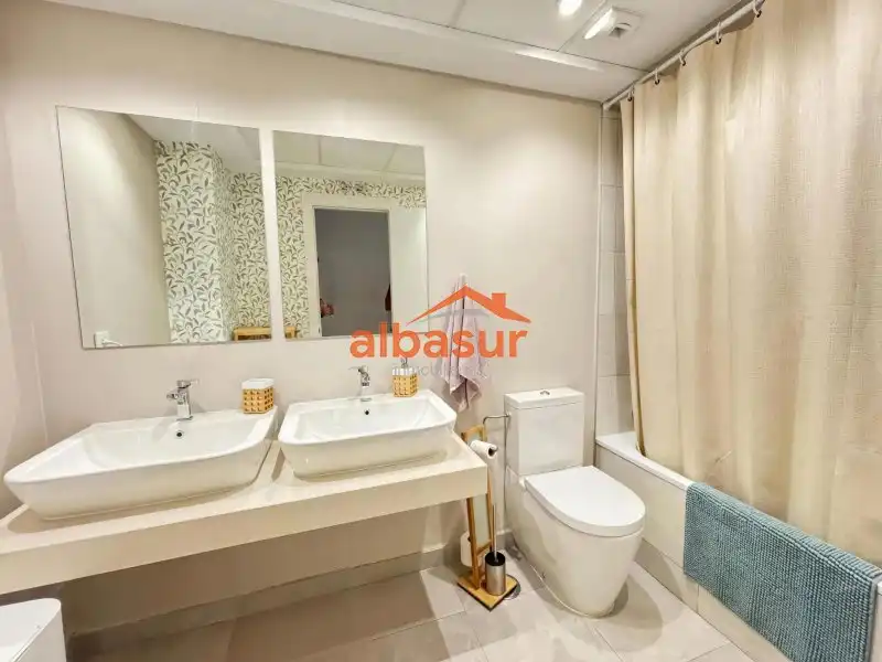 Bathroom of Flat for sale in Córdoba  with Air Conditioner, Terrace and Storage room