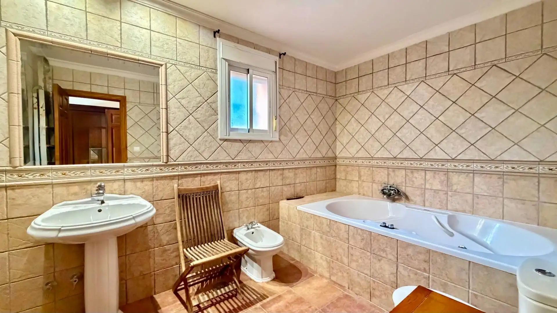 Bany de Casa o xalet en venda en La Línea de la Concepción amb Jardí privat i Piscina