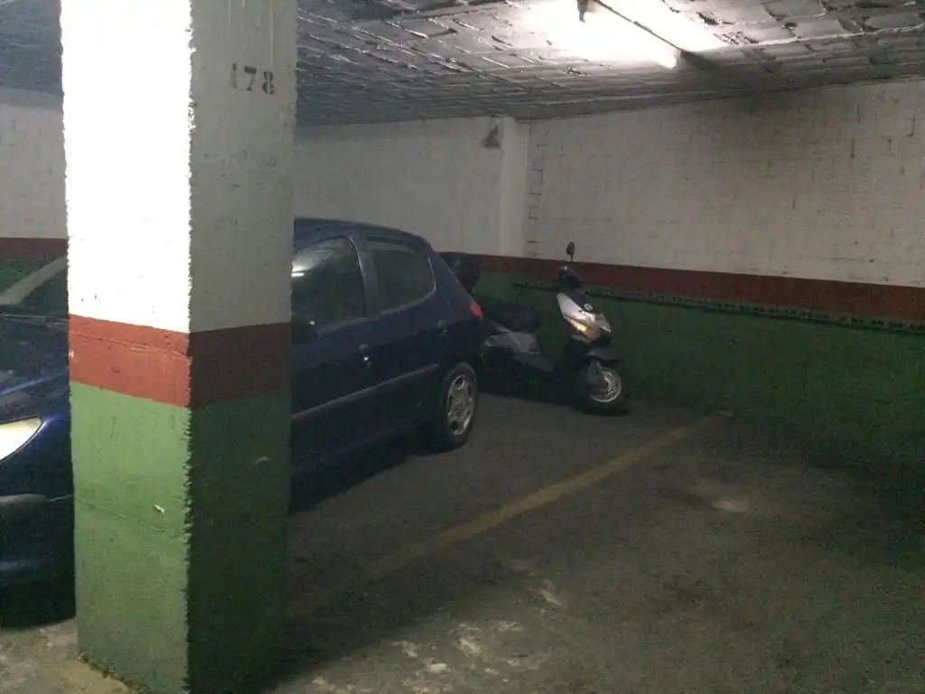 Parkplatz von Garage zum Verkauf in Córdoba