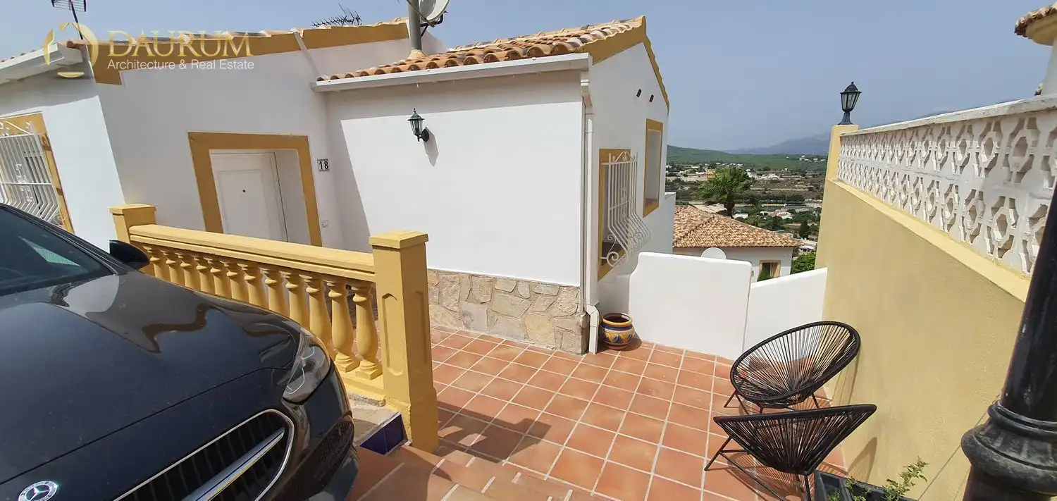 Terraced house with terrace for sale in PP.ASEGADOR Y CALISTR, imagen 2