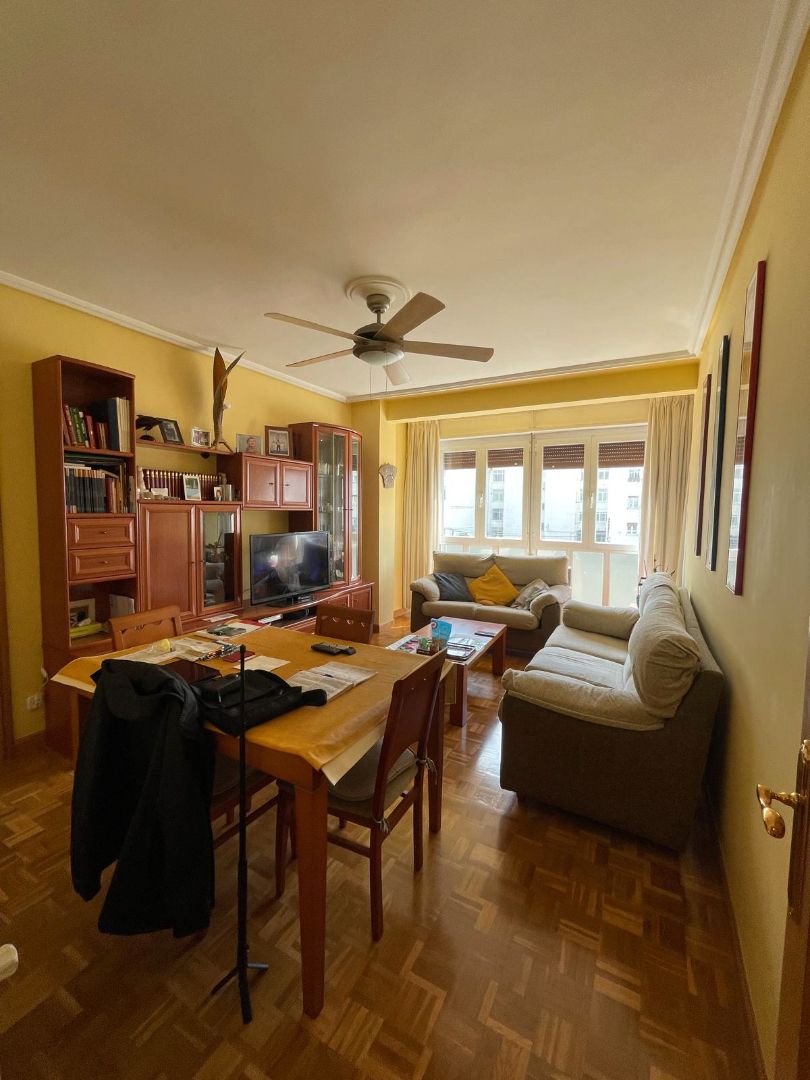 Sala d'estar de Pis en venda en Vitoria - Gasteiz amb Calefacció, Parquet i Traster