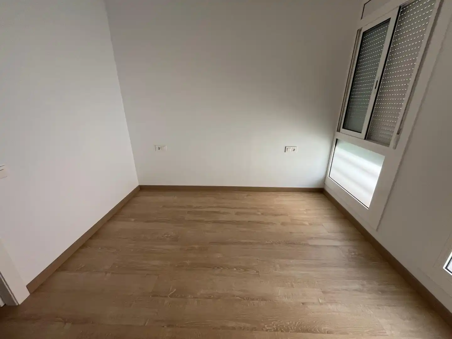 Dormitori de Local de lloguer en L'Hospitalet de Llobregat amb Aire condicionat, Calefacció i Parquet