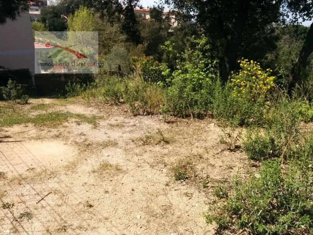 Terreno residencial en venta en Carrer Satel·lits 35