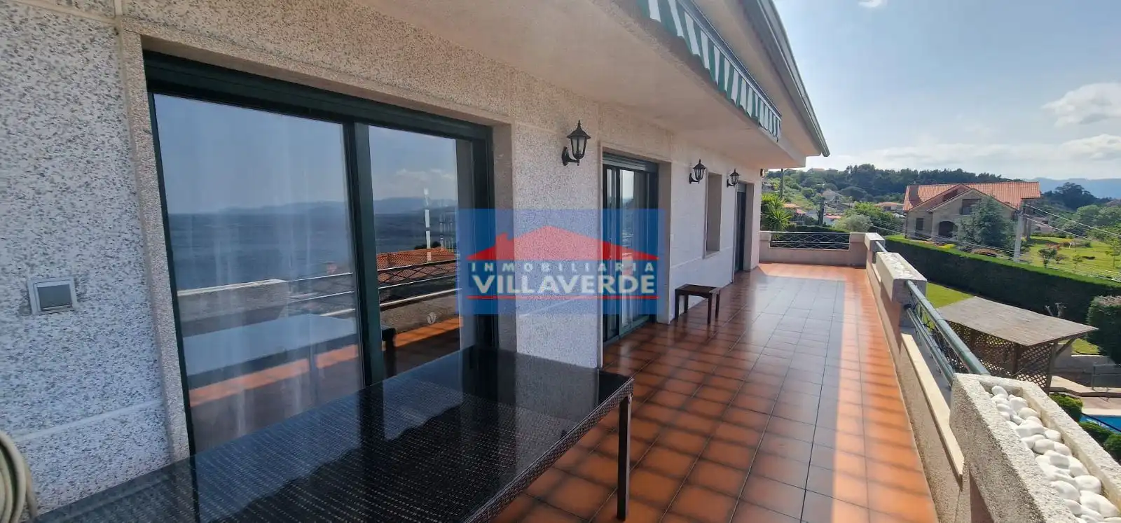 Terrassa de Casa o xalet en venda en Cangas  amb Calefacció, Terrassa i Traster