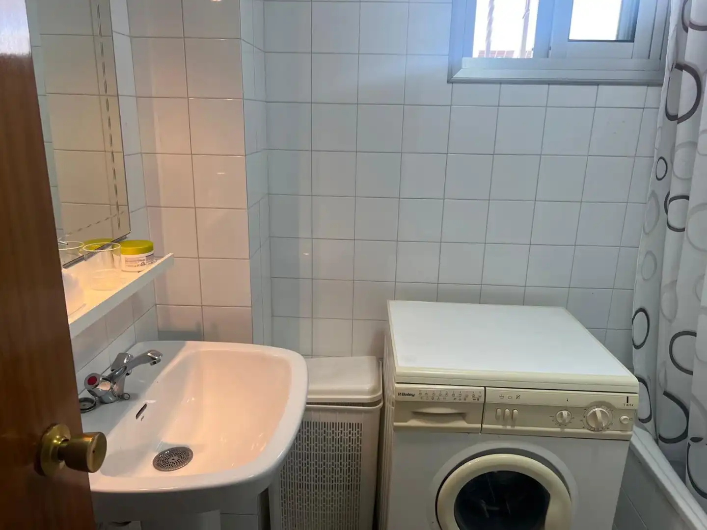 Bathroom of Flat for sale in Sevilla  with Air Conditioner