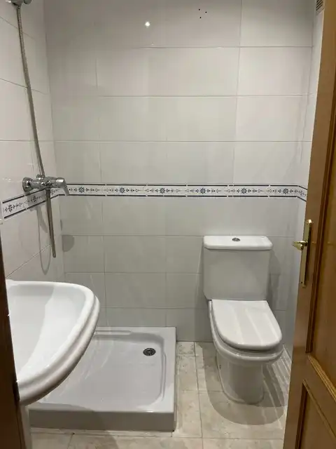 Bany de Pis de lloguer en Vic amb Forn i Balcó