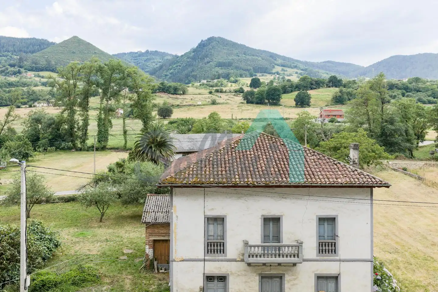Vista exterior de Casa o chalet en venta en Salas con Calefacción, Jardín privado y Parquet