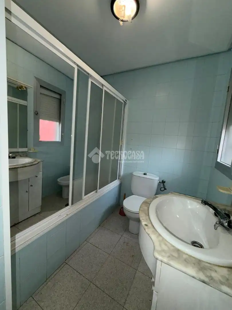 Baño de Casa adosada en venta en Sevilla con Aire acondicionado y Alarma
