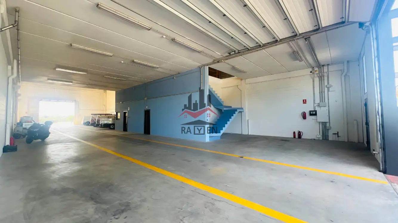 Nau industrial de lloguer a Poligon industrial La Timba, Avinyonet de Puigventós