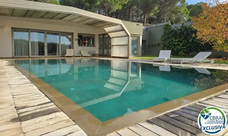 Piscina de Casa o xalet en venda en La Jonquera amb Aire condicionat, Calefacció i Jardí privat
