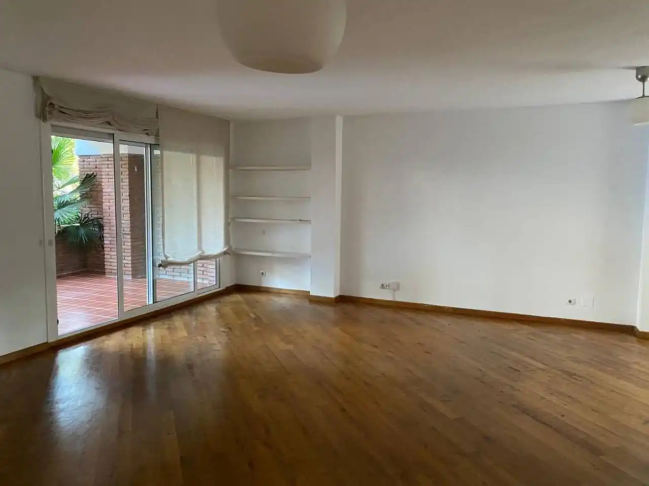Sala de estar de Piso de alquiler en Sant Cugat del Vallès con Aire acondicionado, Calefacción y Jardín privado