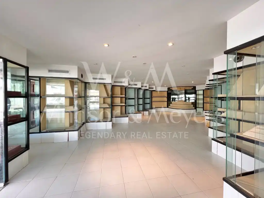 Local en venta en Santa Eulària des Riu con Aire acondicionado