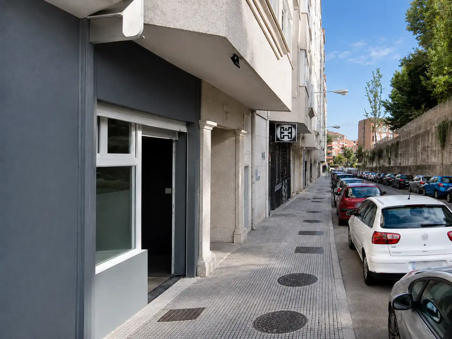 Vista exterior de Local en venda en Pontevedra Capital  amb Alarma