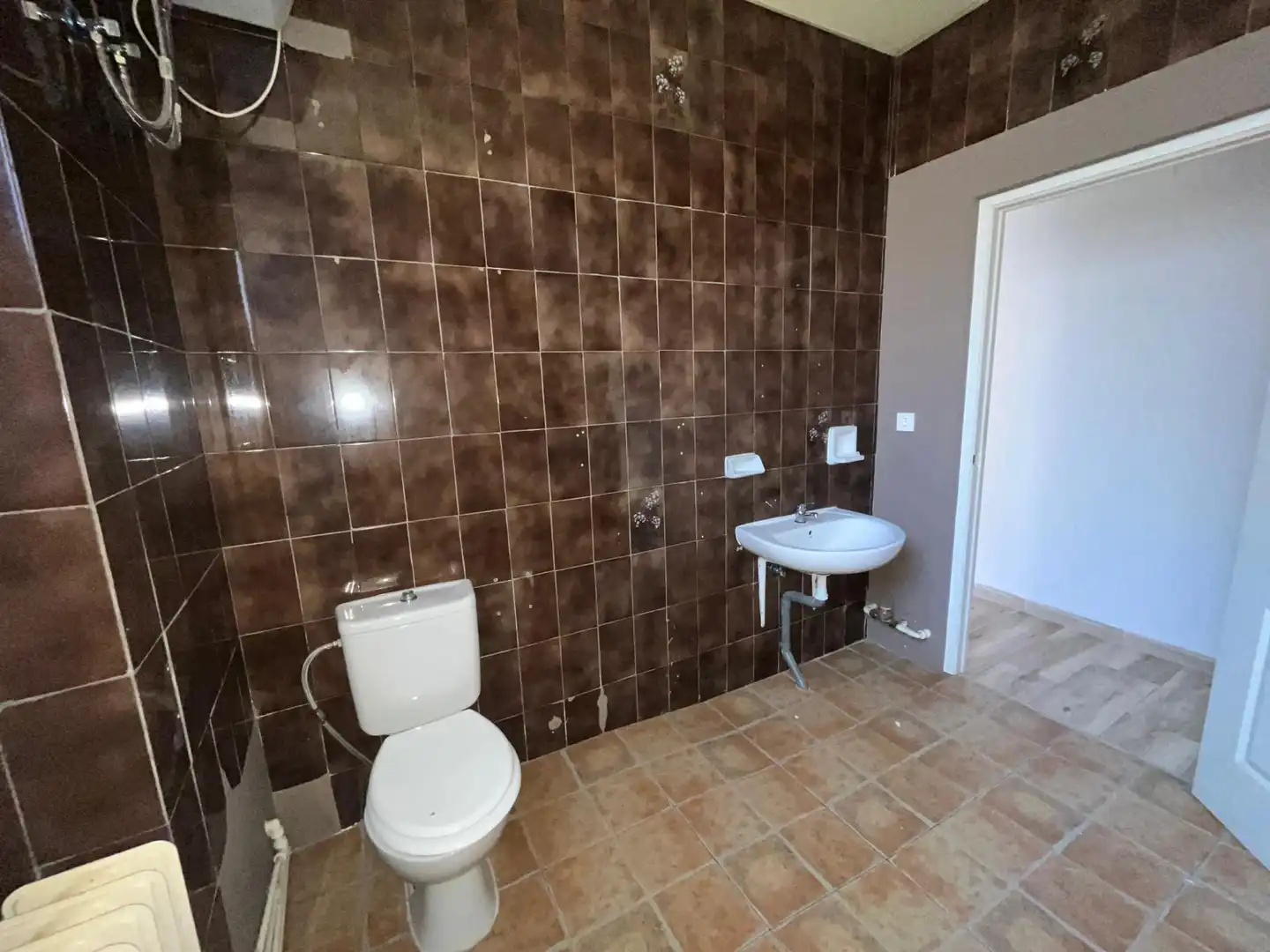 Badezimmer von Geschaftsraum zur Miete in Tudela de Duero mit Heizung und Parkett