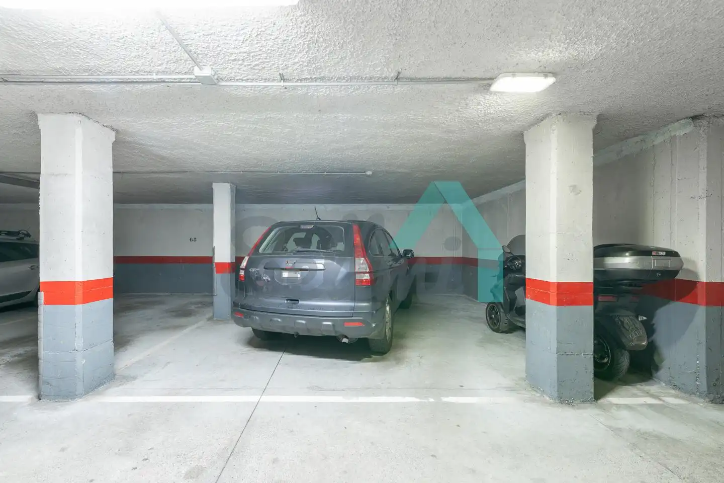 Parking de Piso en venta en Oviedo  con Calefacción, Parquet y Trastero