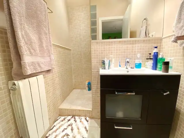Badezimmer von Wohnung zum Verkauf in Madrid mit Klimaanlage, Heizung und Möbliert