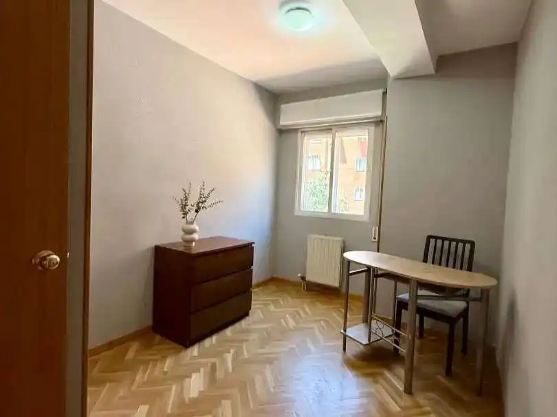Habitación de Piso en venta en Madrid con Terraza y Trastero