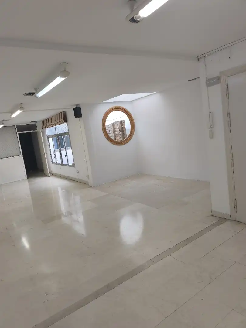 Oficina de alquiler en Bellavista - La Palmera