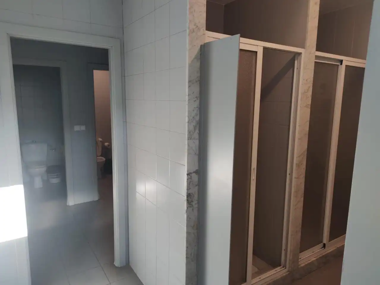 Bany de Nau industrial en venda en Peligros amb Alarma