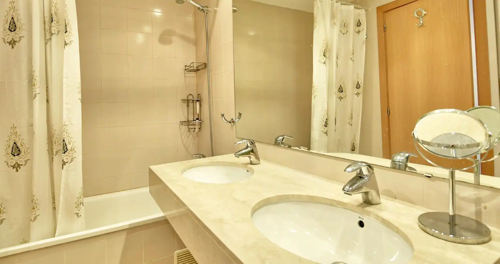 Baño de Piso en venta en Castell d'Aro, Platja d'Aro i s'Agaró con Aire acondicionado, Calefacción y Terraza