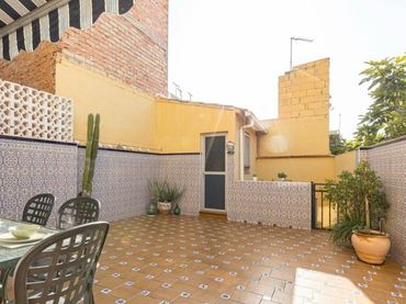 Casa a schiera con balcone in vendita a Casco Urbano