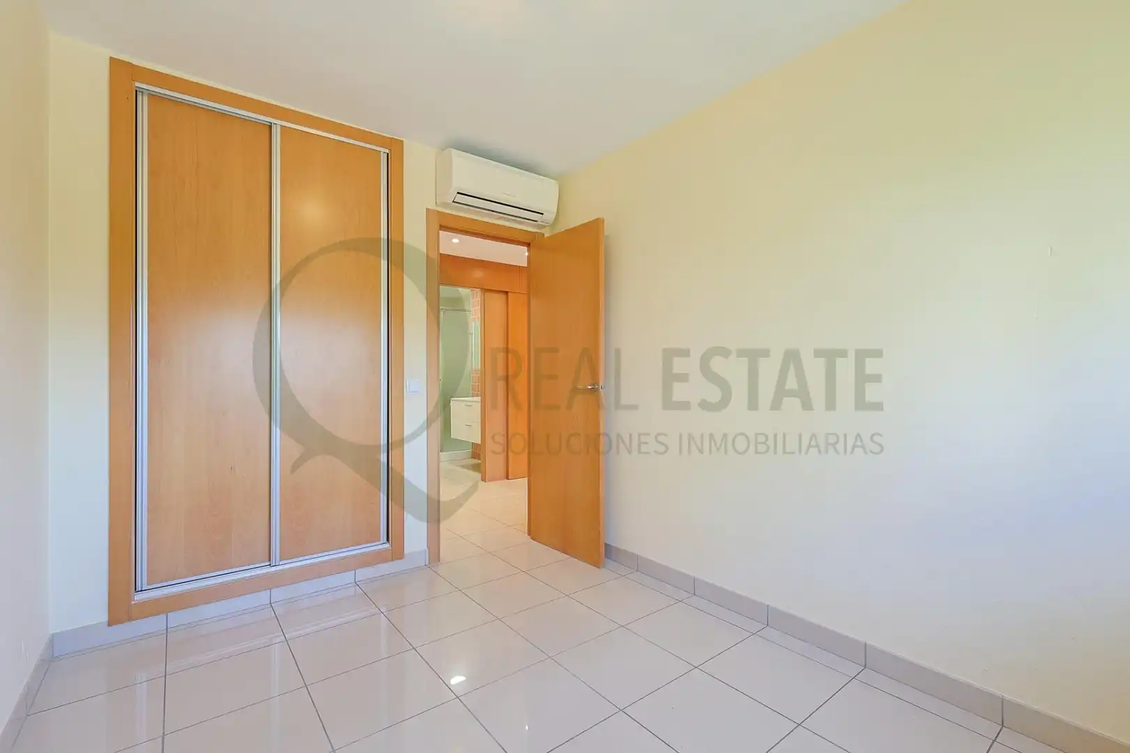 Schlafzimmer von Wohnung zum Verkauf in Alicante / Alacant mit Klimaanlage, Heizung und Privatgarten