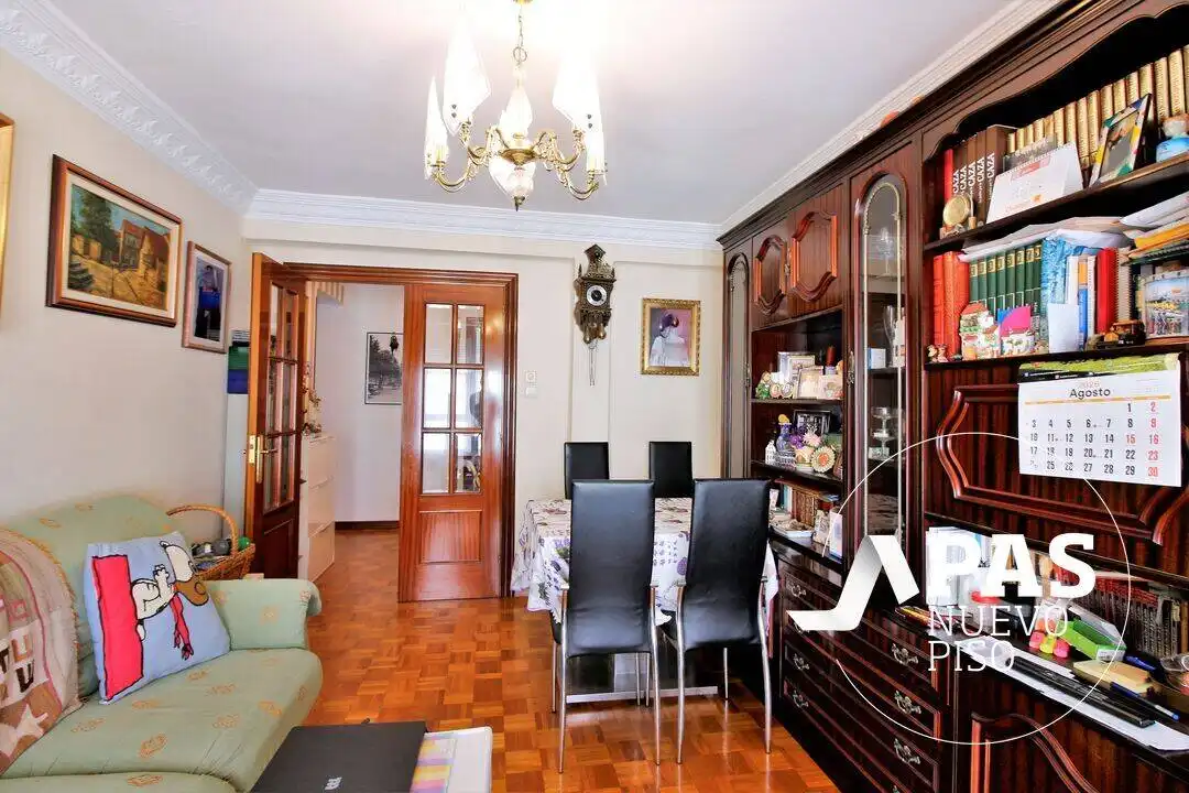 Sala d'estar de Pis en venda en Santander amb Calefacció