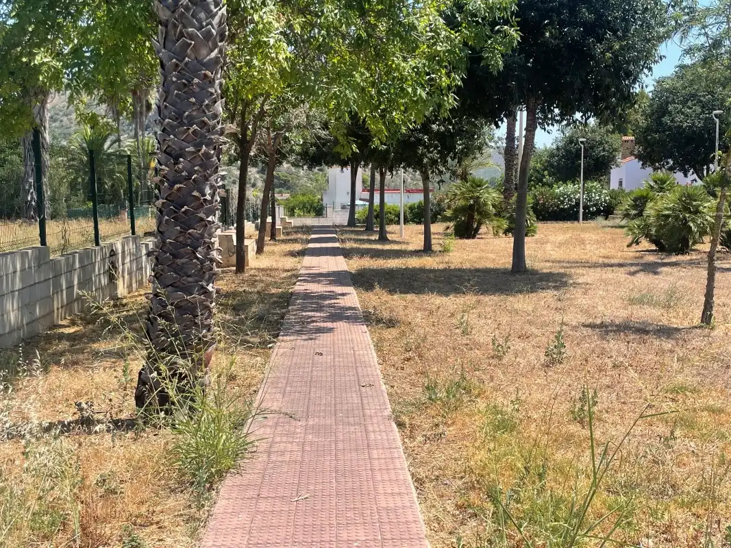 Terreny rústic en venda a Urbanizaciones