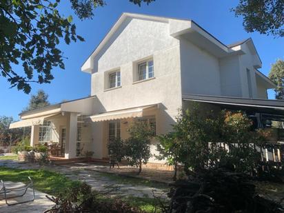 Jardí de Casa o xalet en venda en Valdemorillo amb Calefacció, Terrassa i Piscina