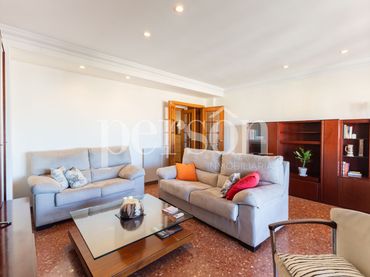 Flat with balcony to rent in Algirós