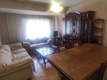 Appartamento con balcone in affitto a Avenida de Buenos Aires