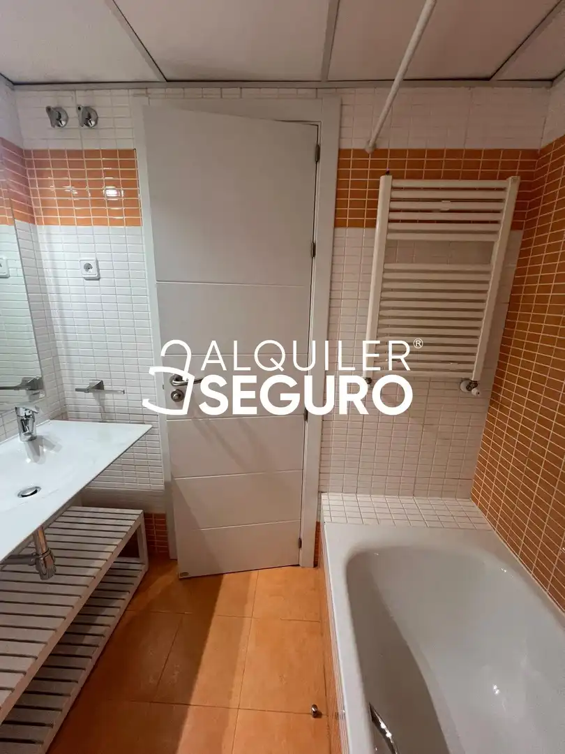 Baño de Piso de alquiler en Madrid con Aire acondicionado, Calefacción y Terraza