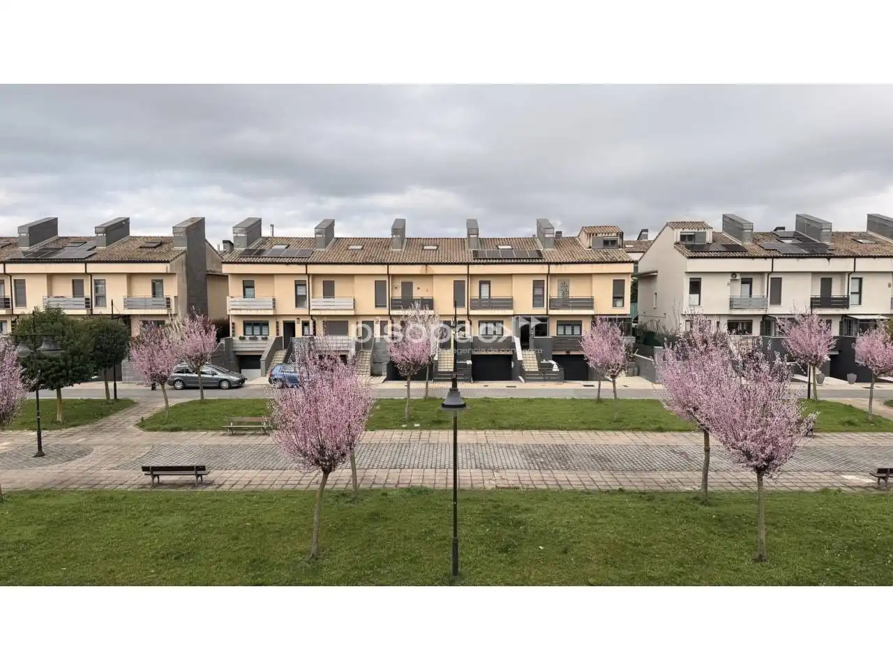 Vista exterior de Casa adosada en venta en Berrioplano / Berriobeiti con Calefacción, Jardín privado y Parquet
