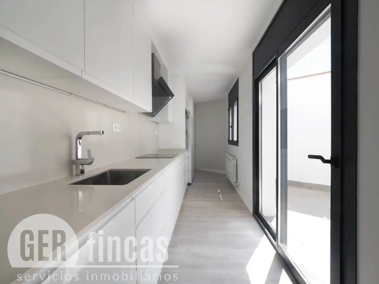 Flat for rent in Calle Josep Llimona, Poble Nou