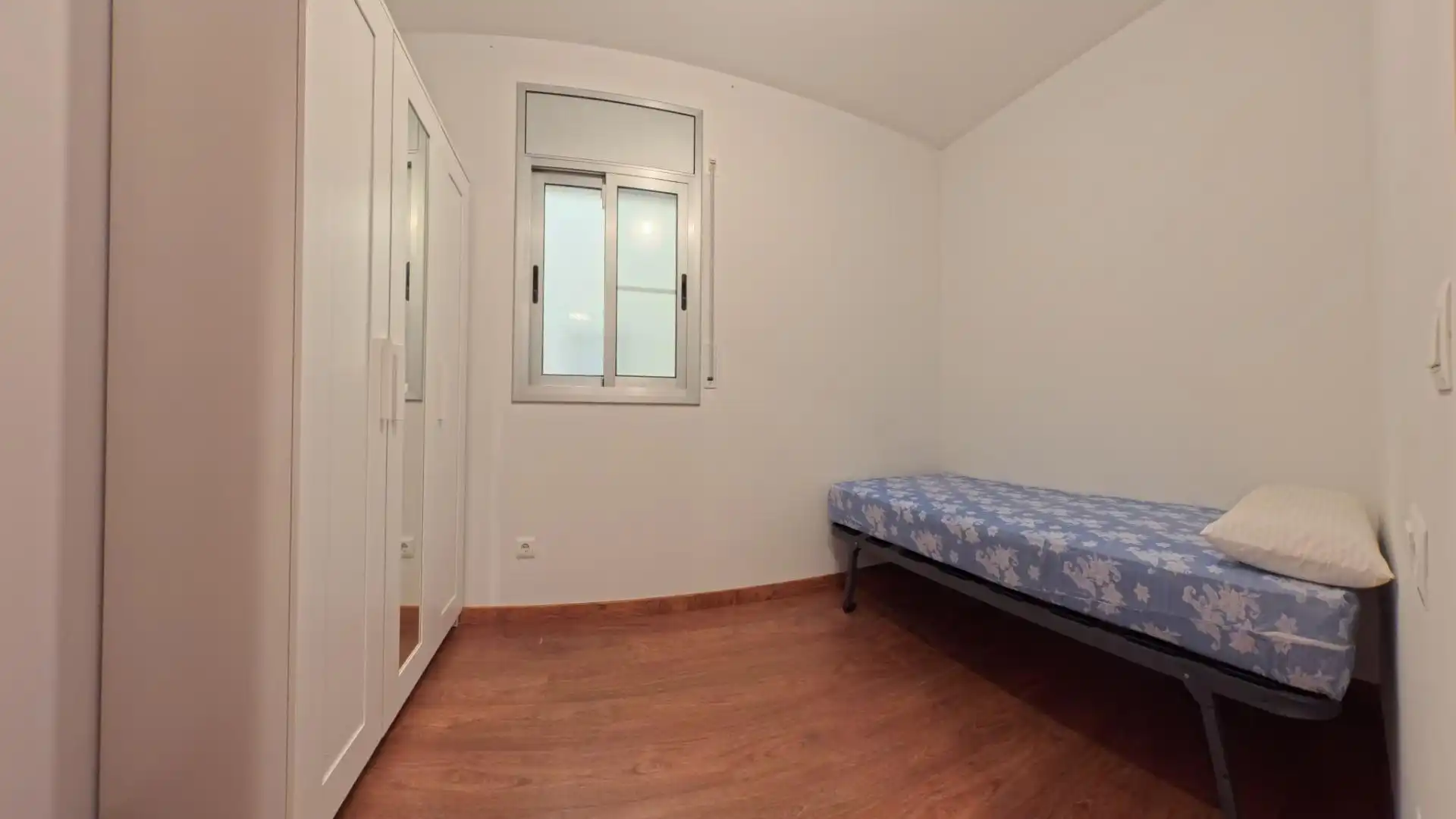 Bedroom of Flat for rent in Deltebre  with Parquet flooring