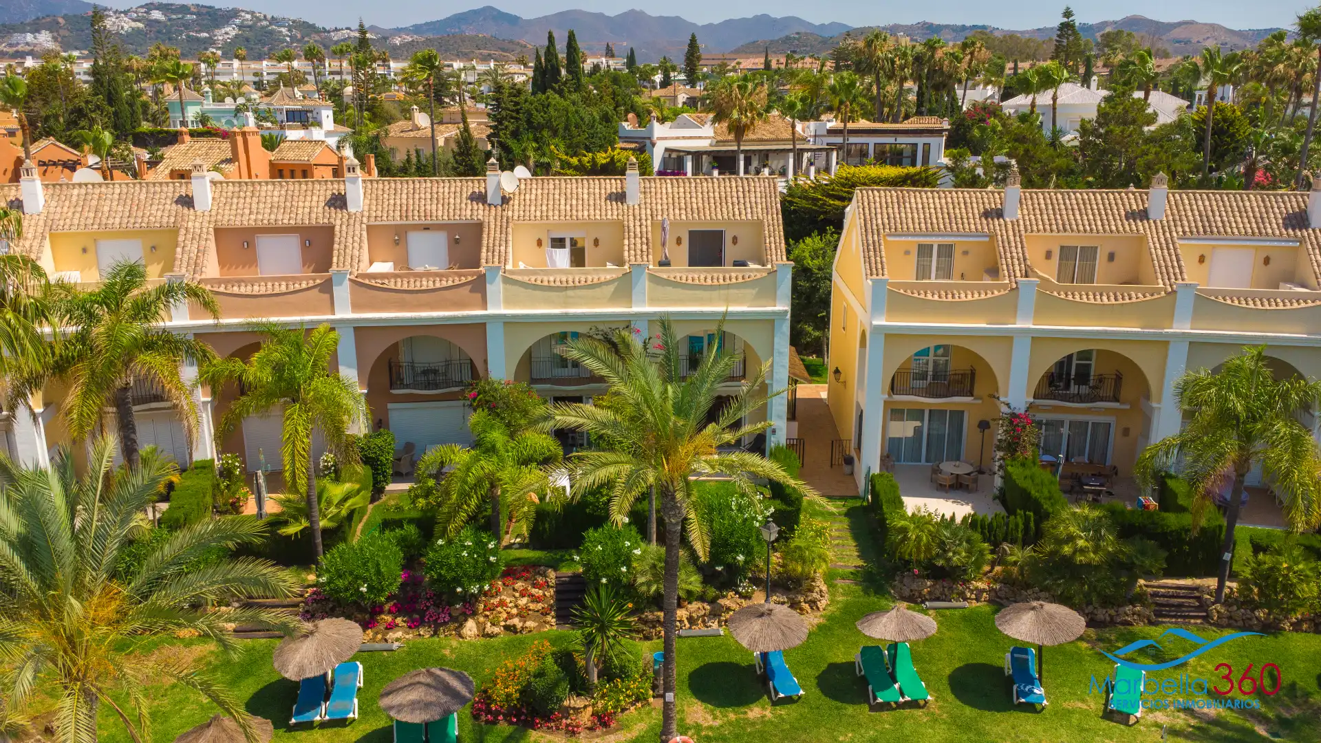 Vista exterior de Casa adosada en venta en Marbella con Aire acondicionado, Calefacción y Jardín privado