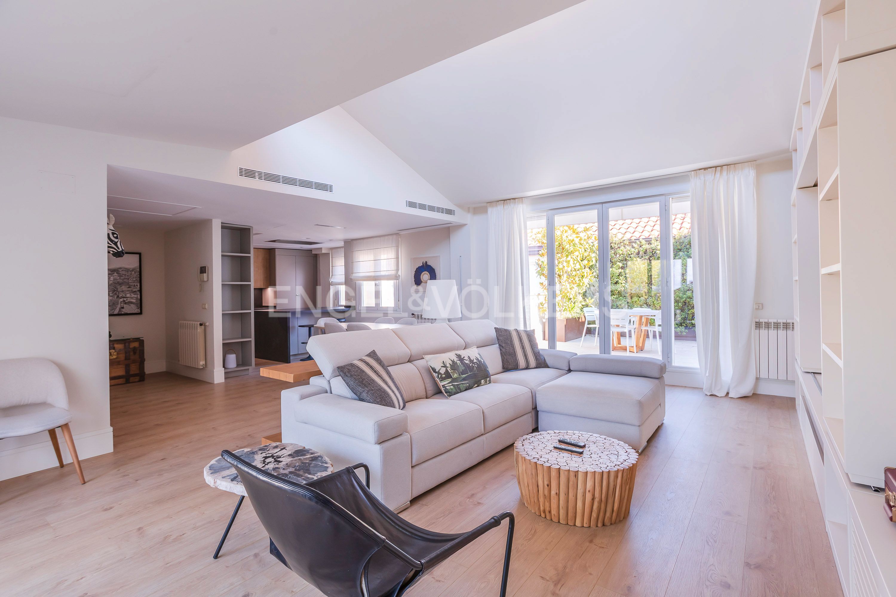 Sala de estar de Ático en venta en  Madrid Capital con Aire acondicionado, Calefacción y Parquet