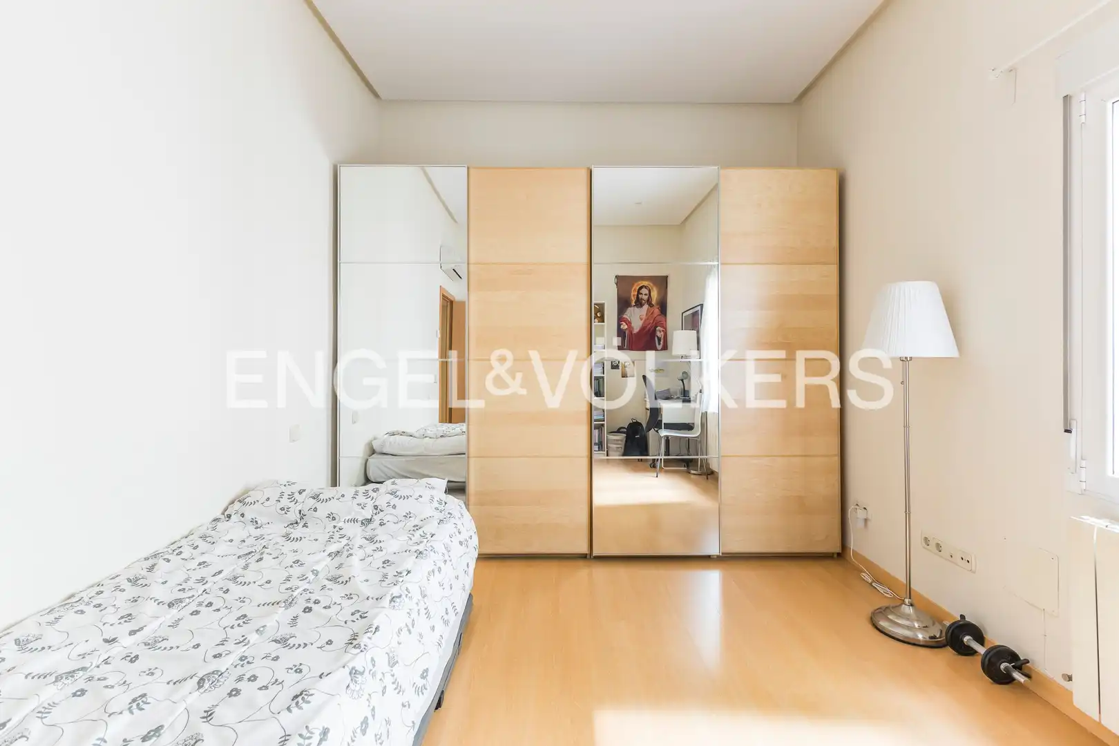 Dormitori de Apartament de lloguer en Madrid amb Aire condicionat i Calefacció