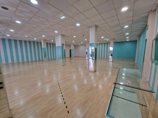 Local comercial en Alquiler en Piedras Blancas - CASTILLO DE GAUZON en Piedras Blancas