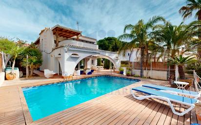 Vista exterior de Casa o xalet en venda en La Manga del Mar Menor amb Aire condicionat, Calefacció i Jardí privat