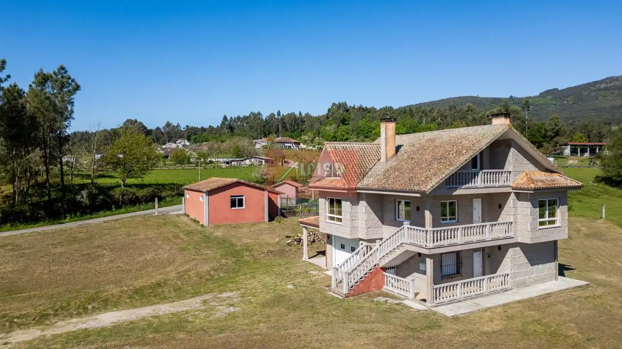 Vista exterior de Casa o chalet en venta en O Carballiño   con Calefacción, Jardín privado y Terraza