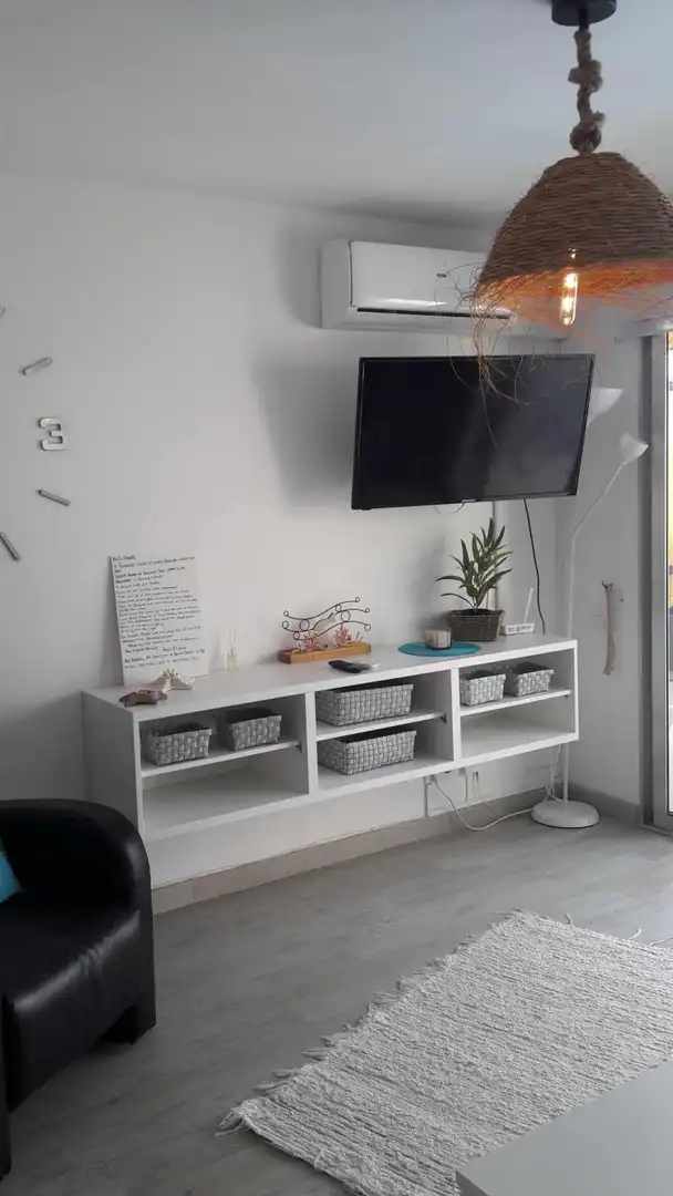 Sala de estar de Apartamento en venta en Benidorm con Parquet, Piscina y Amueblado
