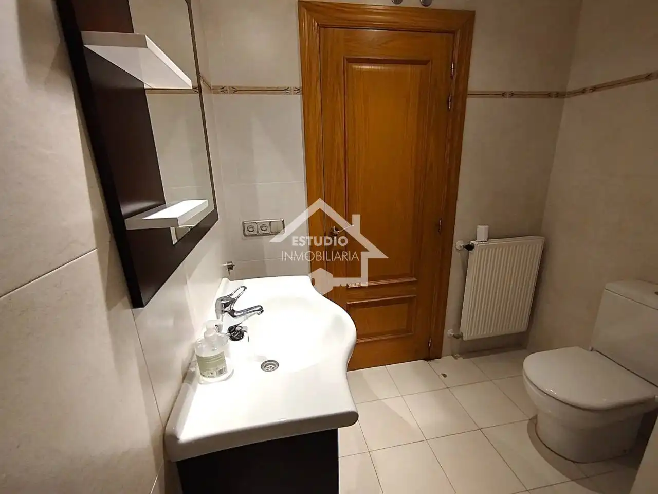 Baño de Dúplex en venta en Viana con Calefacción y Balcón