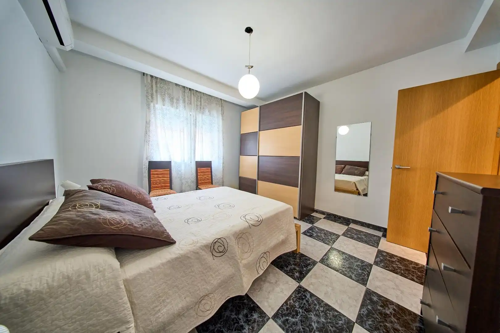Schlafzimmer von Wohnung zur Miete in Granada