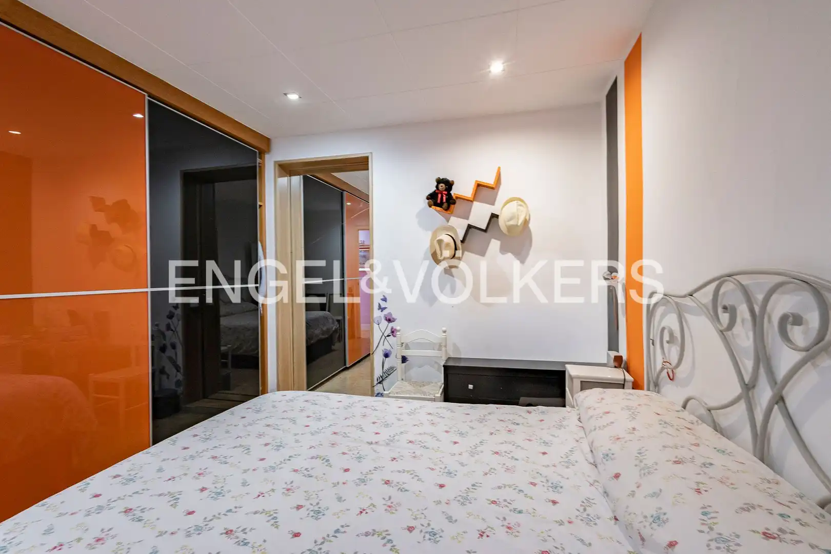 Habitación de Casa o chalet en venta en Sant Joan Despí con Aire acondicionado, Calefacción y Jardín privado