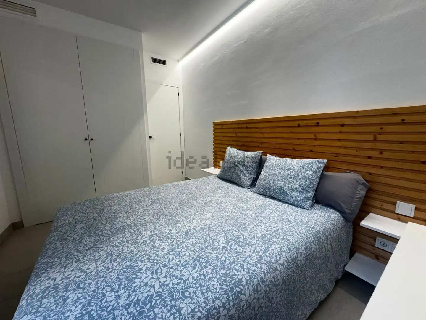 Schlafzimmer von Erdgeschoss zur Miete in Torredembarra mit Klimaanlage, Heizung und Terrasse