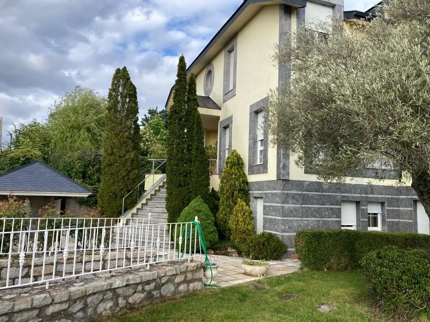 Vista exterior de Casa o chalet en venta en Valdefresno con Calefacción, Jardín privado y Terraza