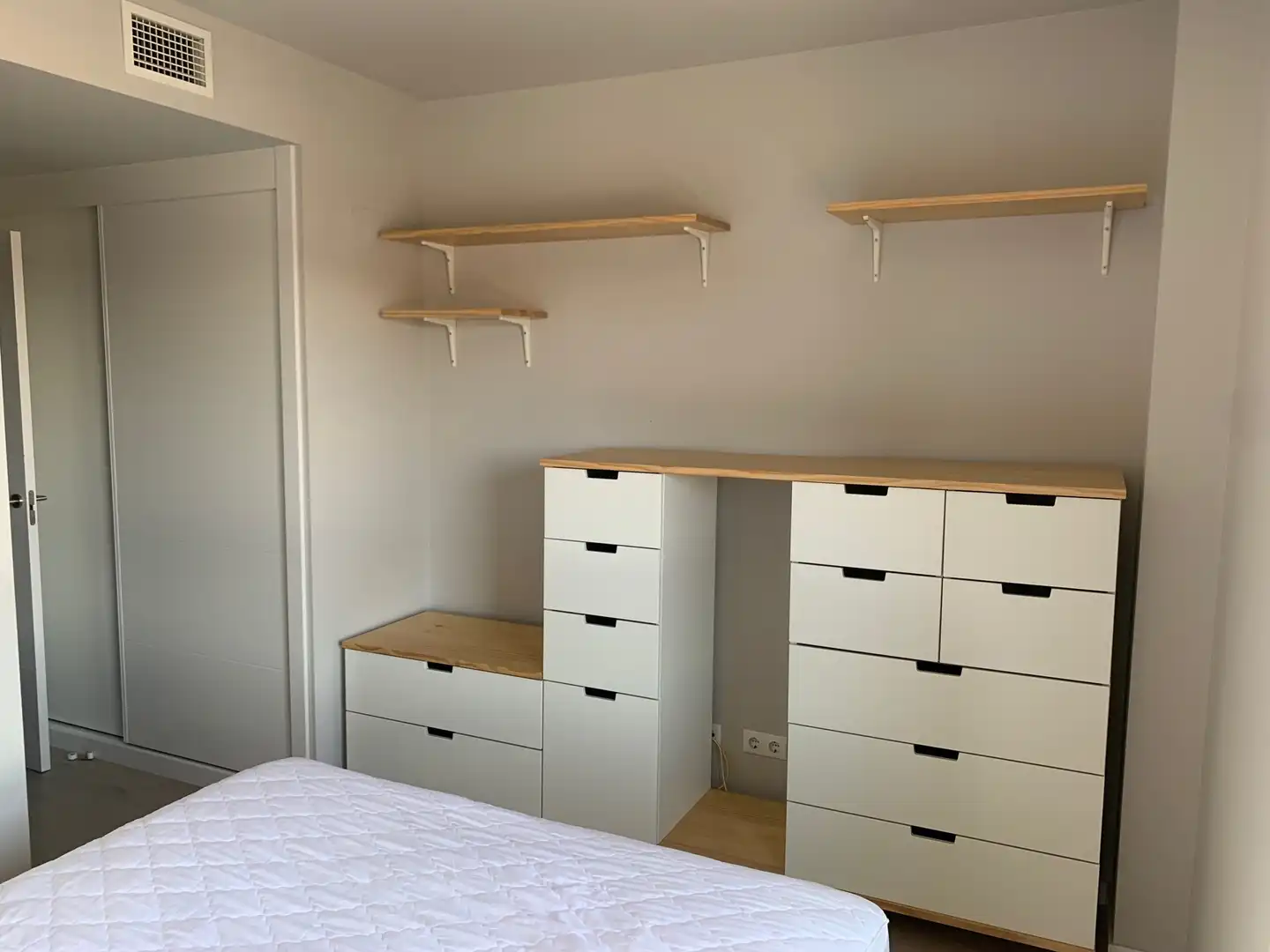 Bedroom of Flat for rent in Madrid  with Air Conditioner, Heating and Terrace