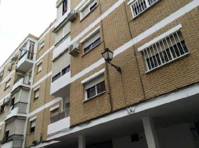 Piso en Venta en C/ Antonio Mairena en Las Almenas