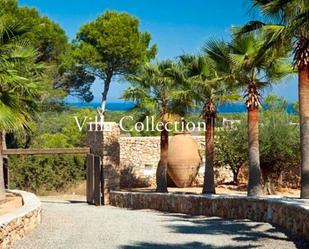 Vista exterior de Casa o xalet en venda en Sant Josep de sa Talaia amb Aire condicionat, Jardí privat i Terrassa